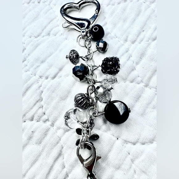 Bag/Purse Charm - Beads and “d” and heart shaped closure! - Picture 6 of 11